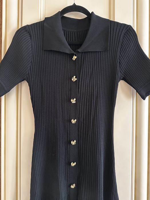 Сукня Sandro з золотими гудзиками