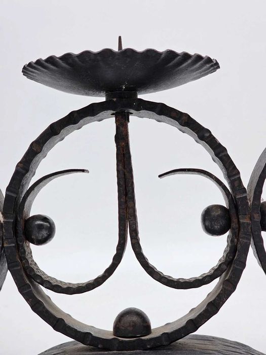 Kuty świecznik na 4 świece – klasyczna metaloplastyka