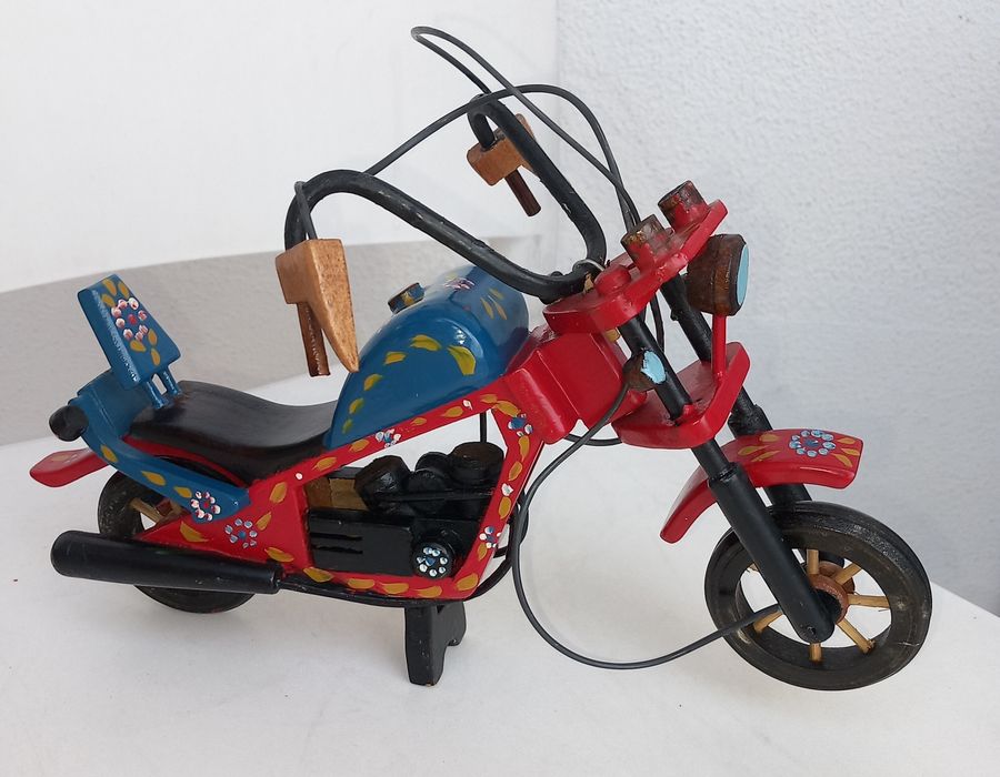 RÉPLICA DE MOTA EM MADEIRA PERFEITA E SEM DANOS. Colecção Casa Quarto Decoração Brincar