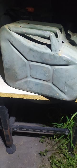 Продам канистры 5,10,20