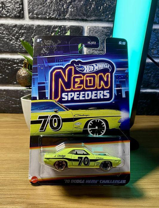 Hot Wheels Dodge Hemi Challenger машинки
