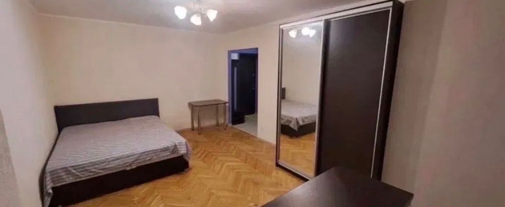 Продам квартиру на Шептицького,7,м.Лівобережна