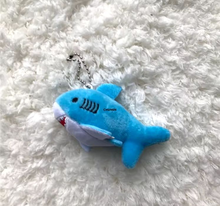 Брилок акули 3 різних