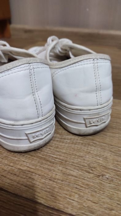 Снікерси Levi's, кеди білі , мокасини жіночі