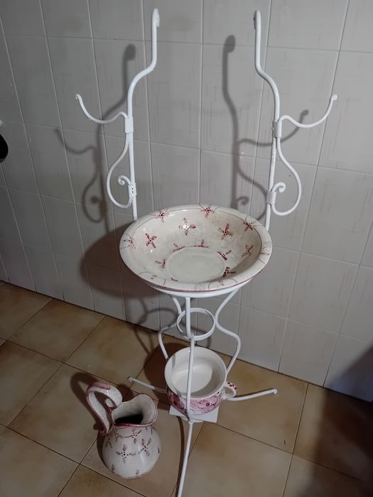 Lavatório em ferro antigo