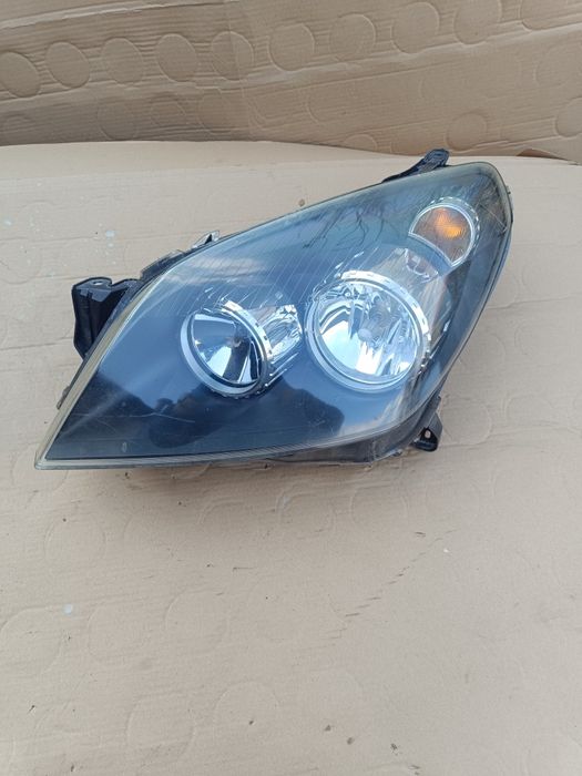 Lampa lewa przednia Opel Astra H