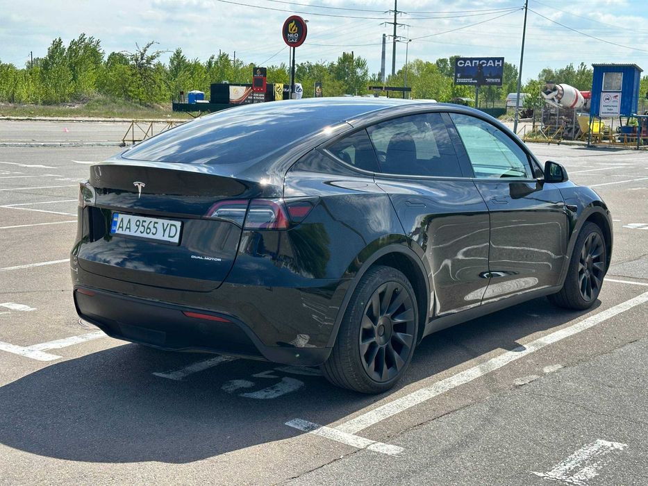 Tesla Model Y 2024