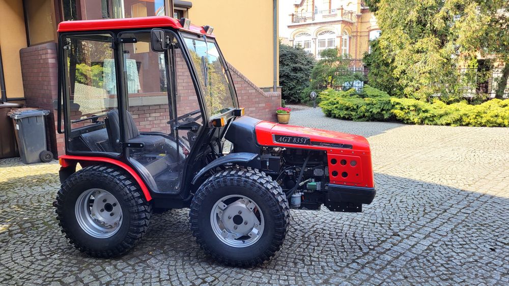 Ciągniczek traktorek AGT 835T mikrociągnik komunalny kubota