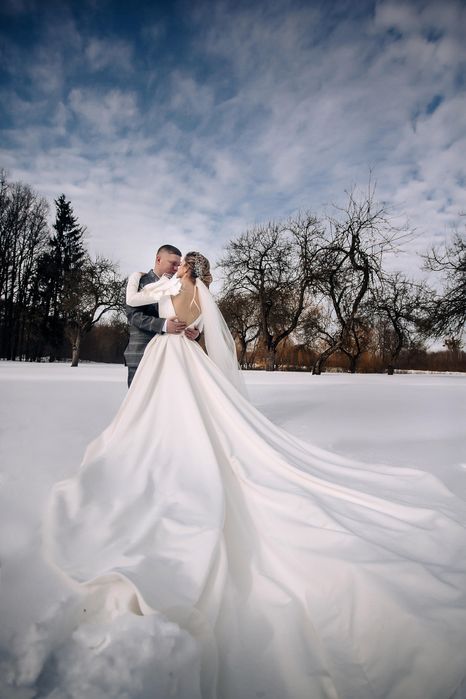 Весільна сукня  жіноча