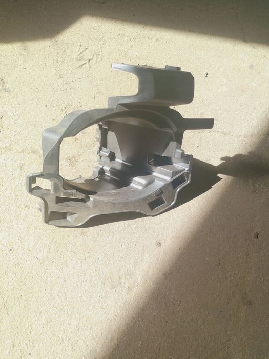 Mocowanie hlogena Reno kadjar prawy przud