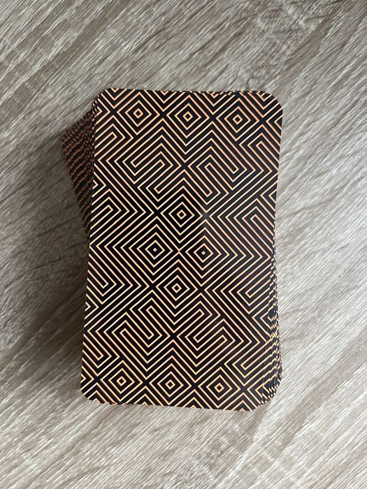 Розпродаж колод таро