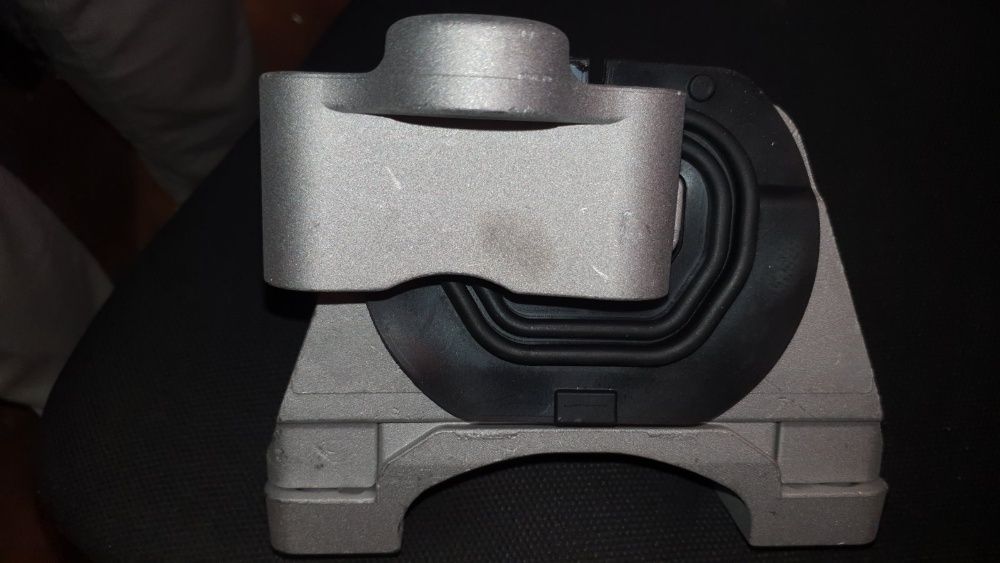 Jeep Cherokee KL 2.4 3.2L ліва права подушка двигуна гідравлічна 4види