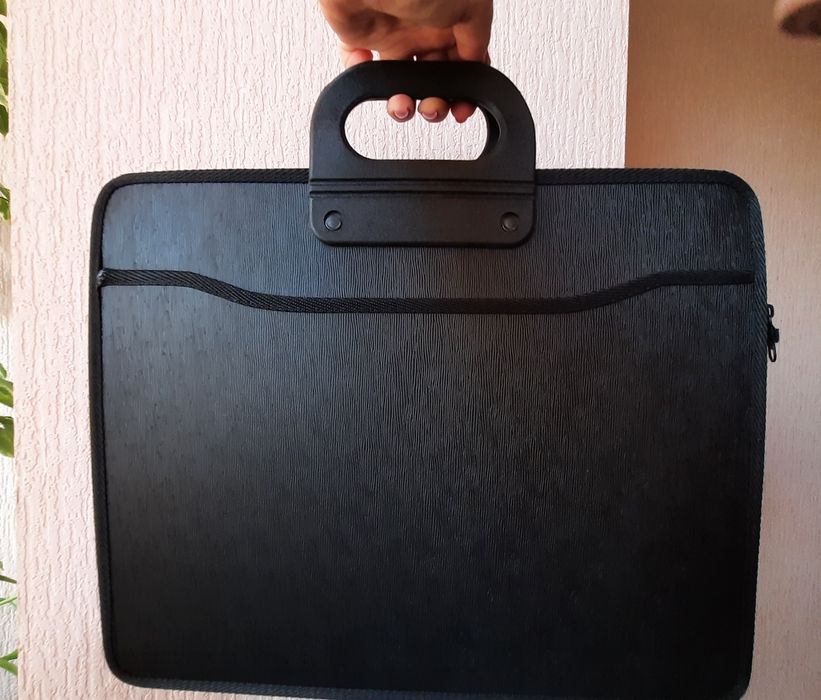 Портфель для документов. В наличии 2 шт..