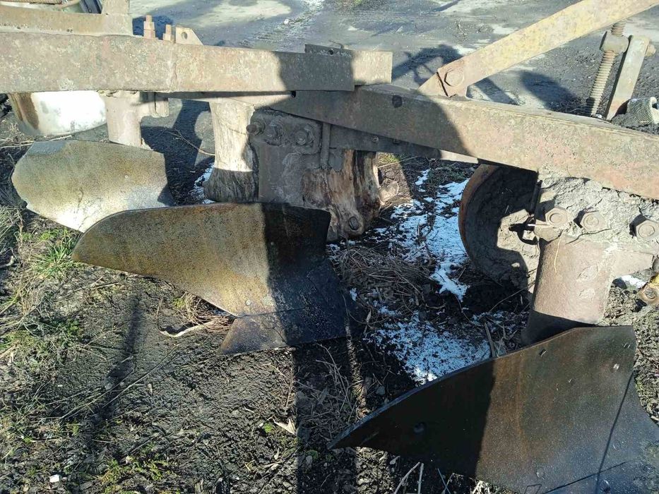 Продається трактор МТЗ 80 плуг культиватор деталі за телефоном