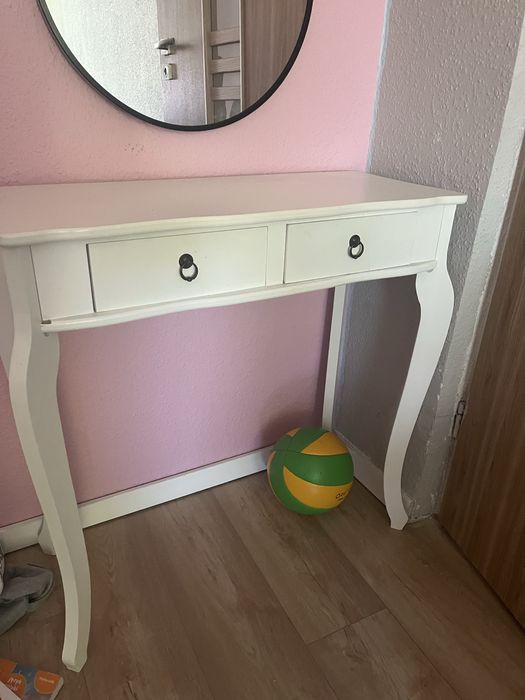 Toaletka biała drewniana