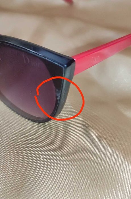 сонцезахисні окуляри чорно-червоні