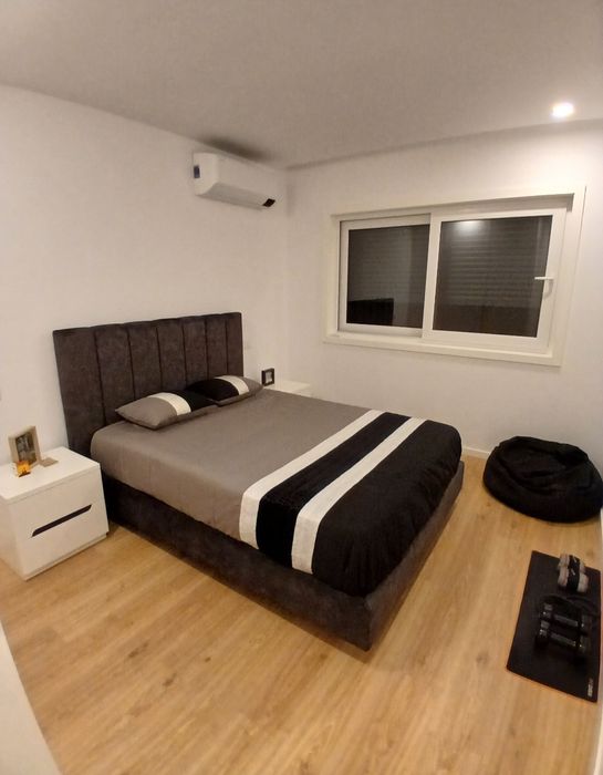 Quarto com cama de casal fabricada em portugal