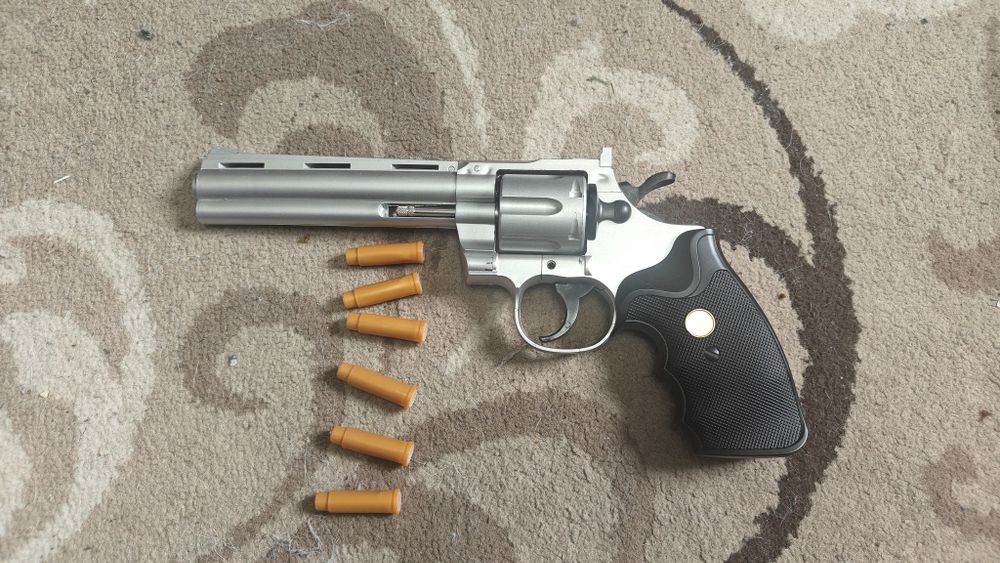 Іграшковий пістолет