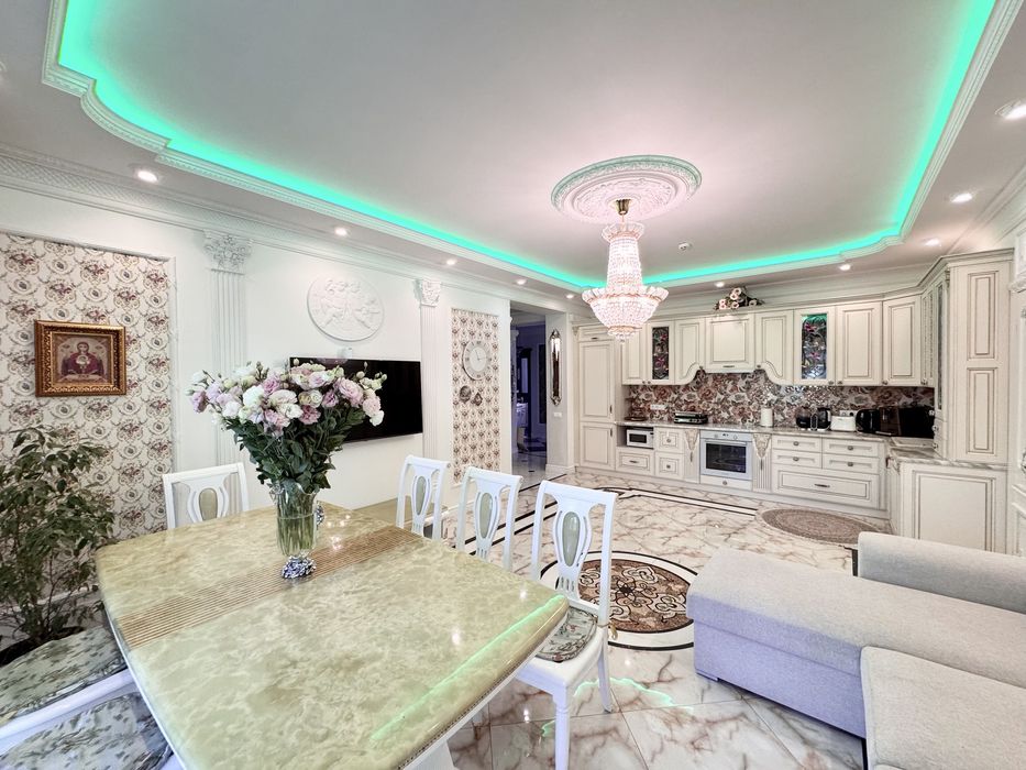 КМ Нова Ходосівка будинок 600 м² 20 соток гостьовий будинок лазня ліс