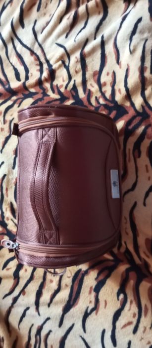 Duży kuferek kosmetyczny,kosmetyczka podróżna