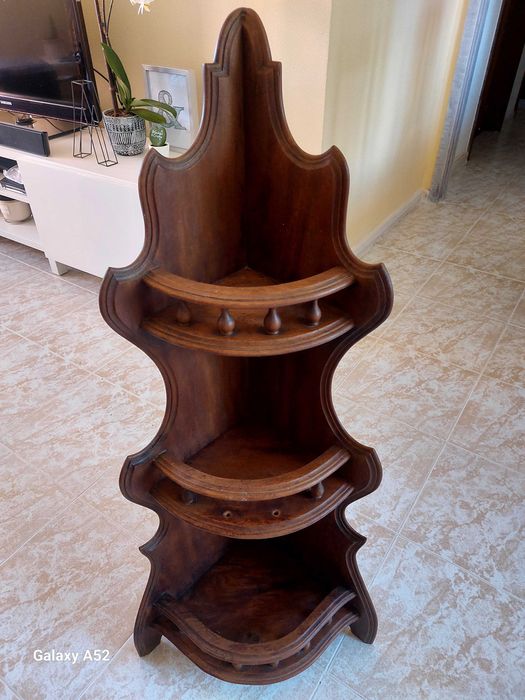 Floreira de canto em madeira