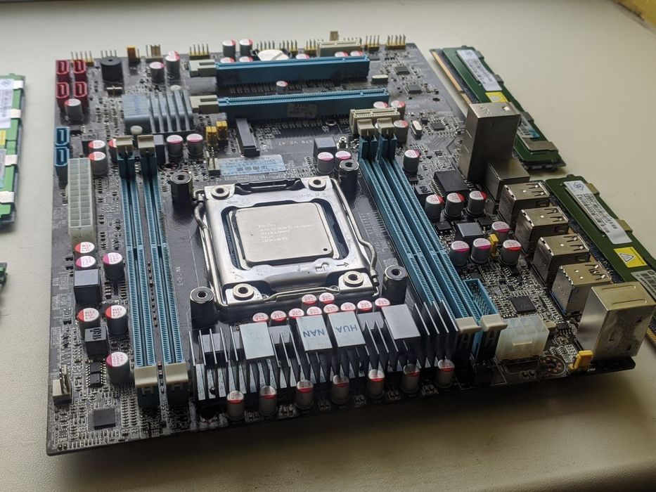 Б.у. комплект материнская плата Huanan X79+Xeon E5-1650 v2+32 gb ddr3