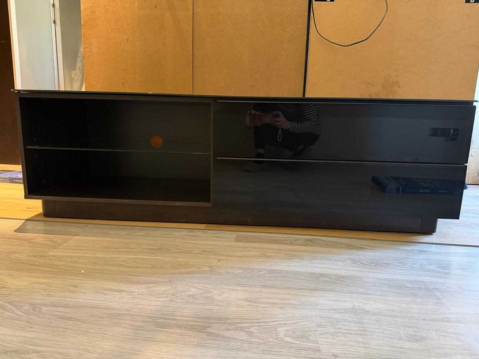 Szafka RTV czarne szkło