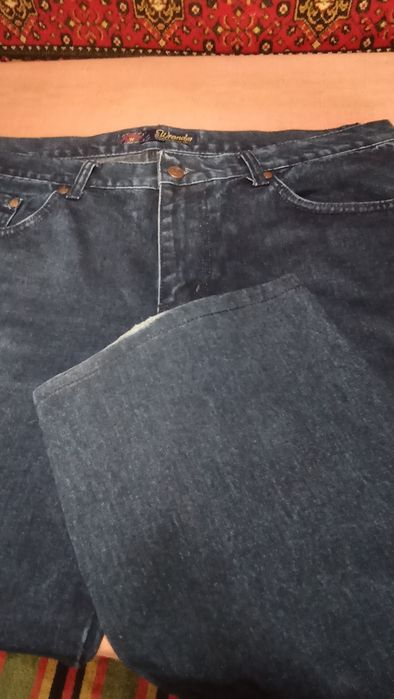 Фирменные джинсы фирмы Wrangler.джинсы отличного качества. Супер джинс