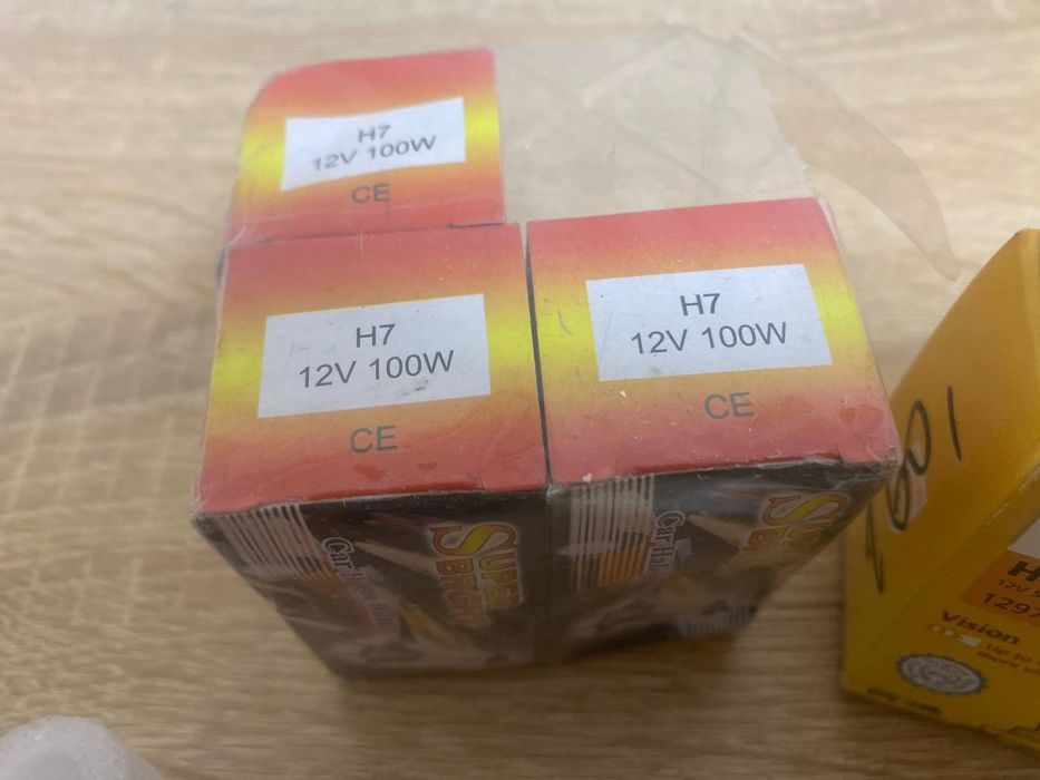 Разъем h7. Авто лампы  H7 Philips Vision +30 12v  55w та 100w (синие).