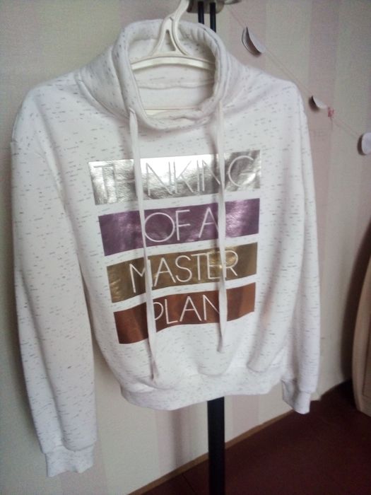 Тёплый светлый худи.