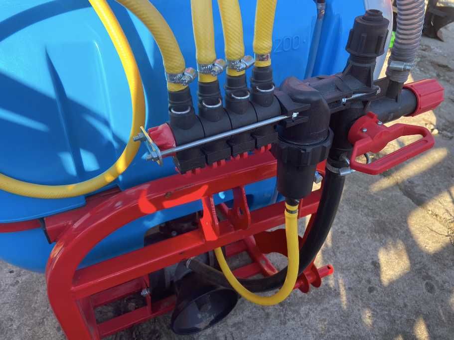 Оприскувач навісний Wirax 200 л захват 8 м для китайців та японців