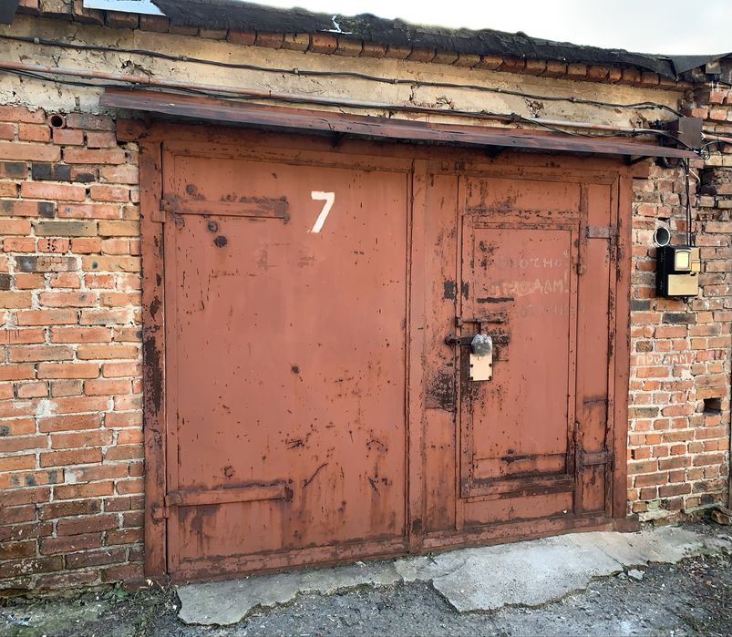 Продам цегляний гараж у ГК “Восход” з сухим теплим погребом — 18 м²
