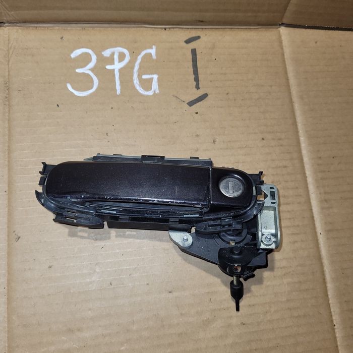 Klamka zewnętrzna drzwi przód lewa audi a3 8p 2004r LZ7L