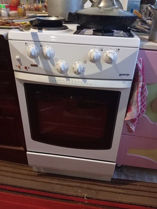 Продам комбинированную газовую електро печку  в хорошем состоянии