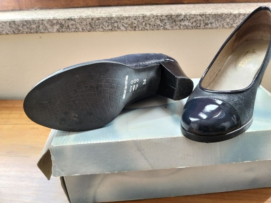 Sapatos fechados 34