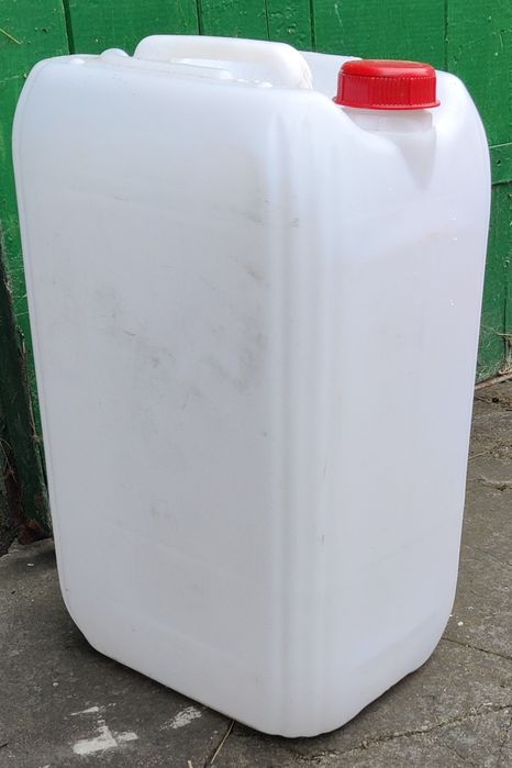 Продам пластикову каністру  30 літрів