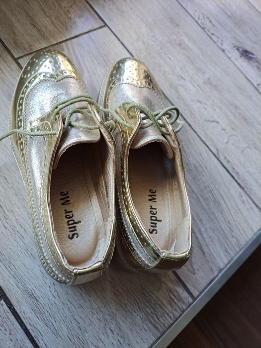 Sprzedam nowe zlote mokasyny