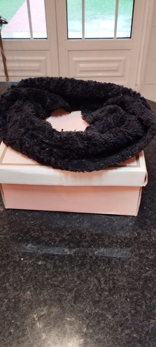 Gola em pêlo para o pescoço e  luvas