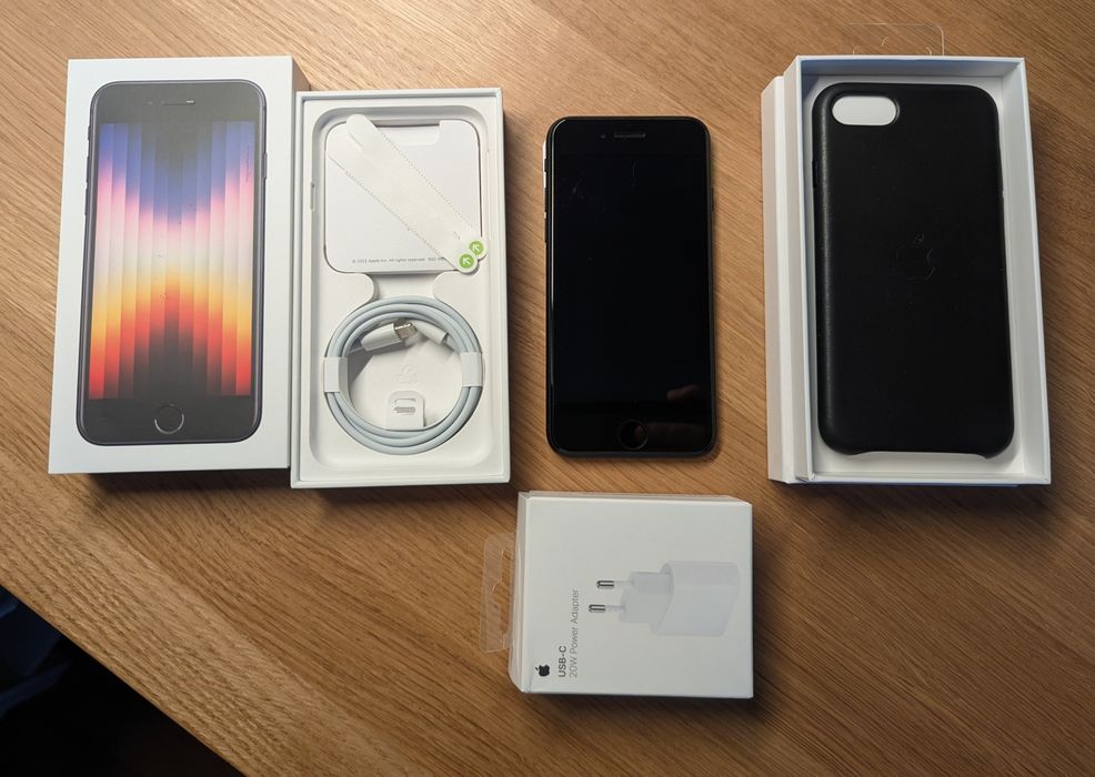 Apple iPhone SE 2022 64GB Midnight - pełny zestaw