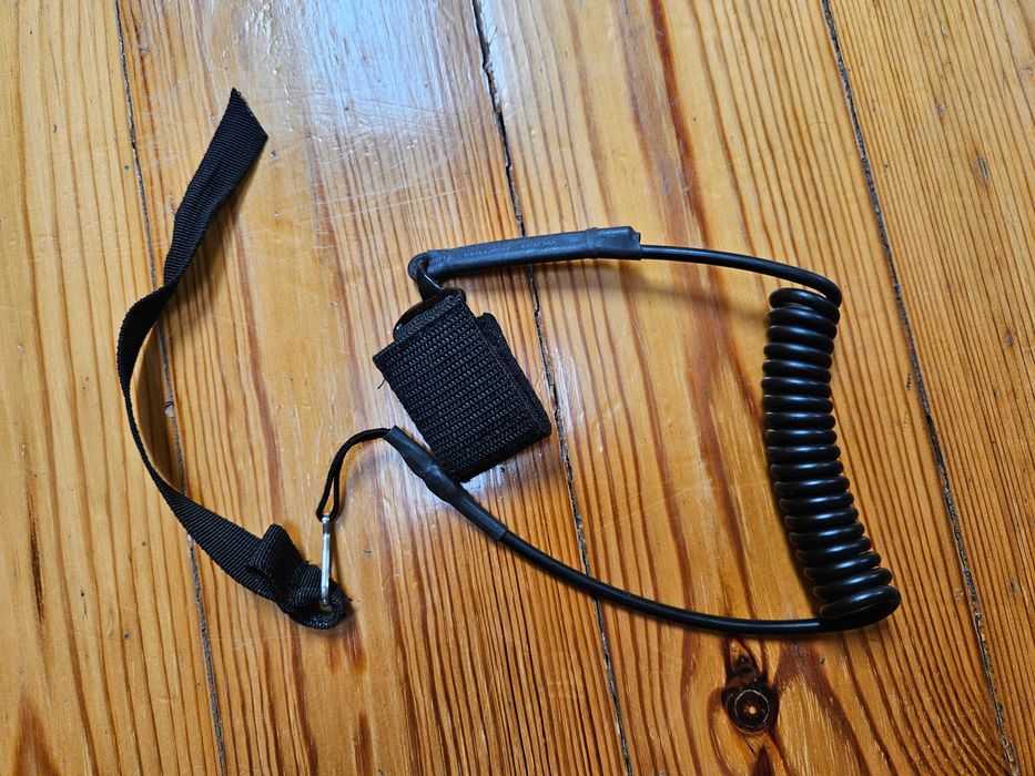 Smycz zapięcie do broni na pasek