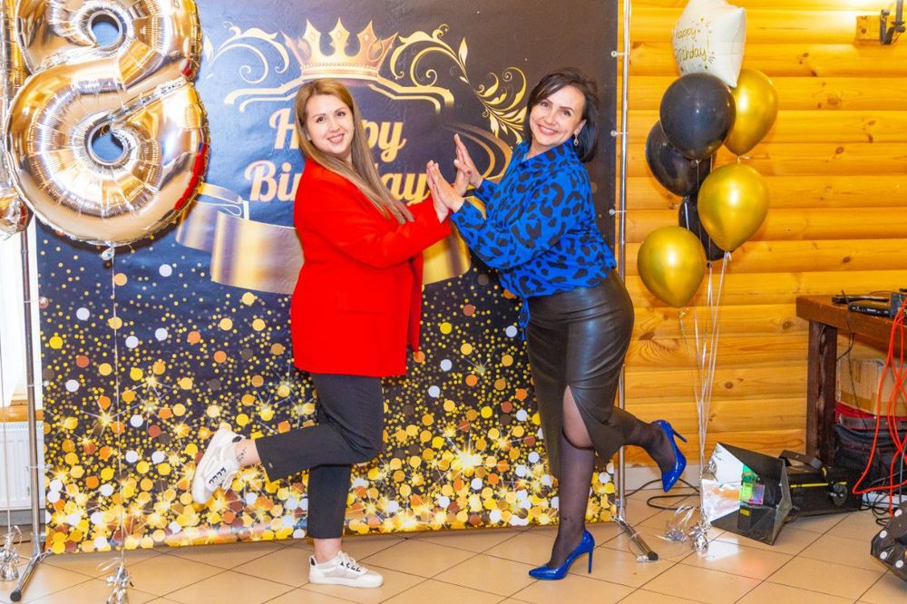 Ведуча (Тамада) Олена з діджеєм на ваше свято