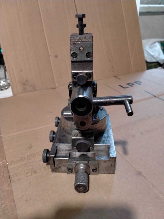 Приспособление для правки абразивных кругов шлифовальных станков  СССР