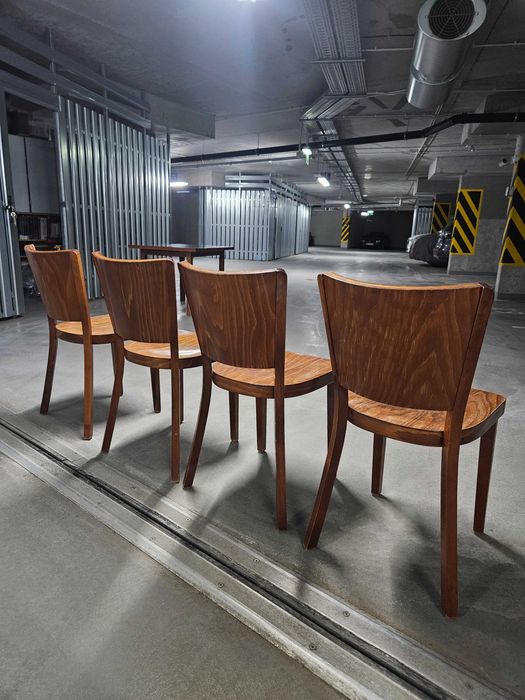 Stół drewniany z krzeslami zestaw