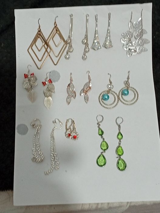 Conjunto de vários brincos todos novos