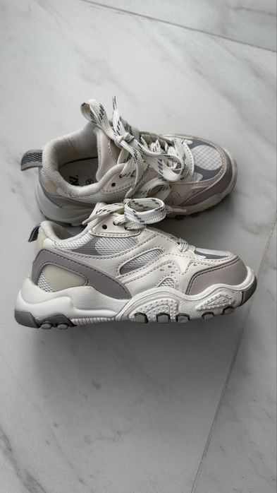 Дитячі кросівки Zara