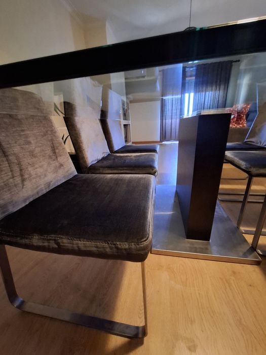 Mesa de vidro e 6 cadeiras