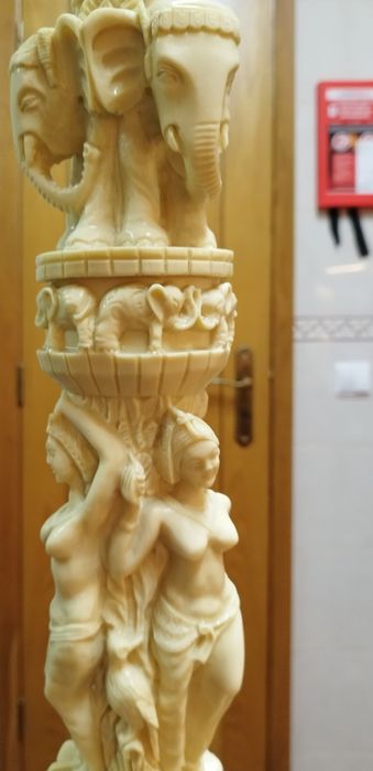 Coluna, pedestal, floreira decorativa
