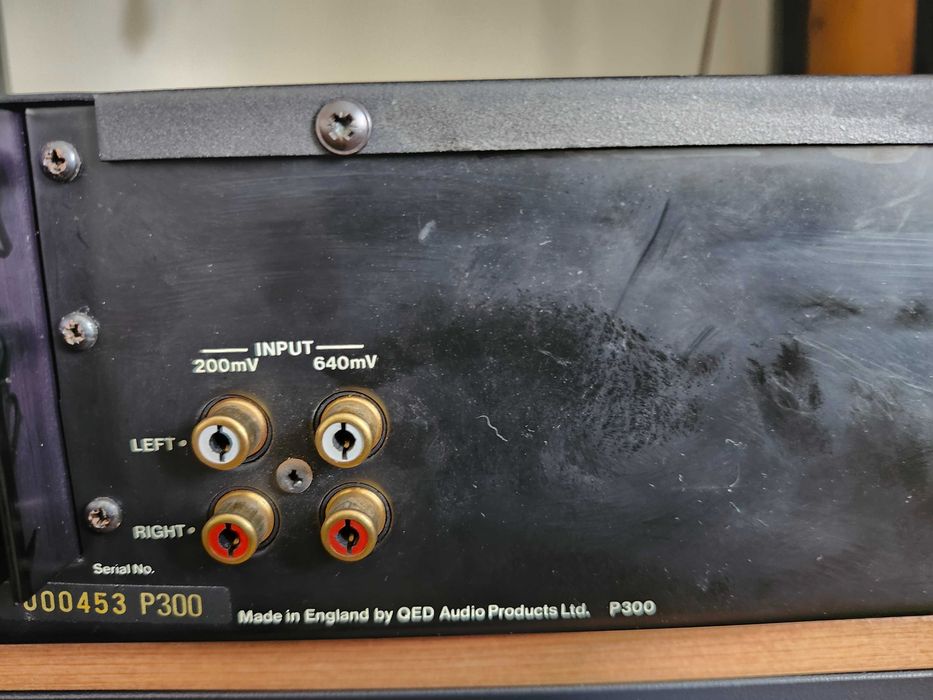 QED P300 Amplificador de Potência+QED C300 Pré-amplificador