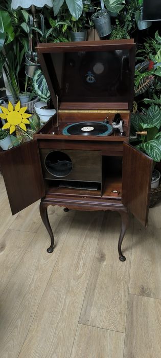 Patefon/gramofon mechaniczny szafkowy AXIAL z okresu międzywojennego