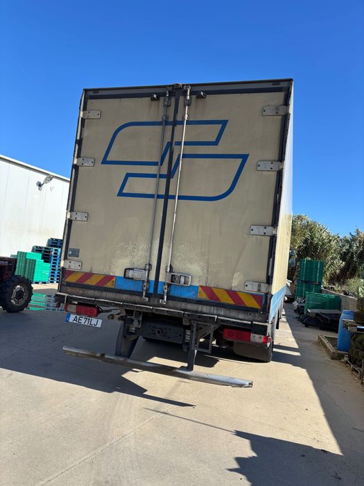 Vendo camião Renaut ,com motor volvo com frio